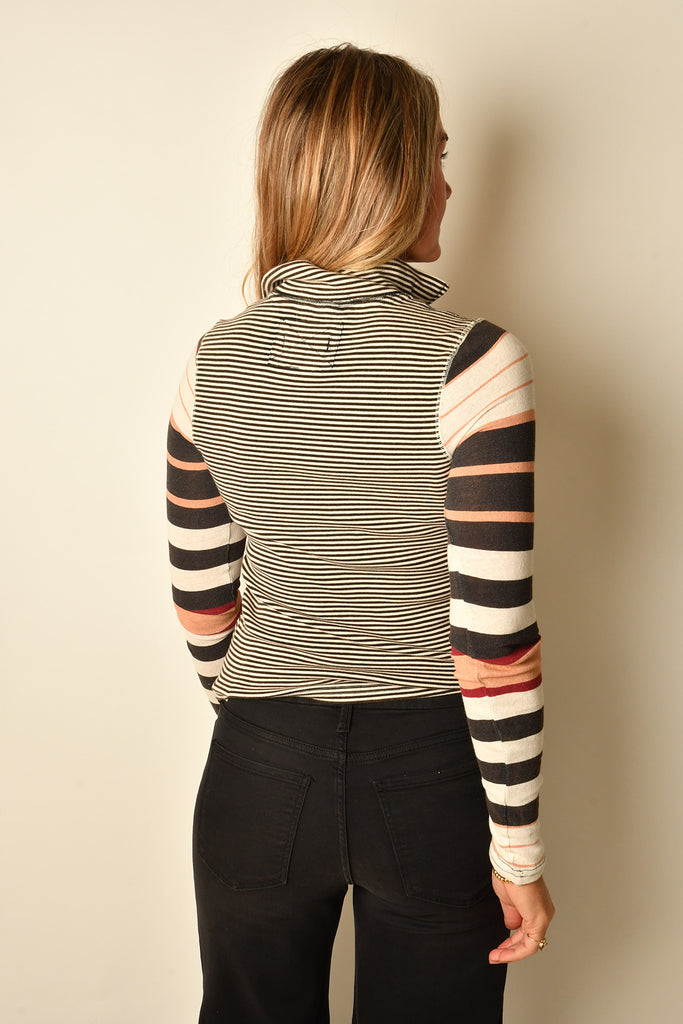 AVERY ZIP UP