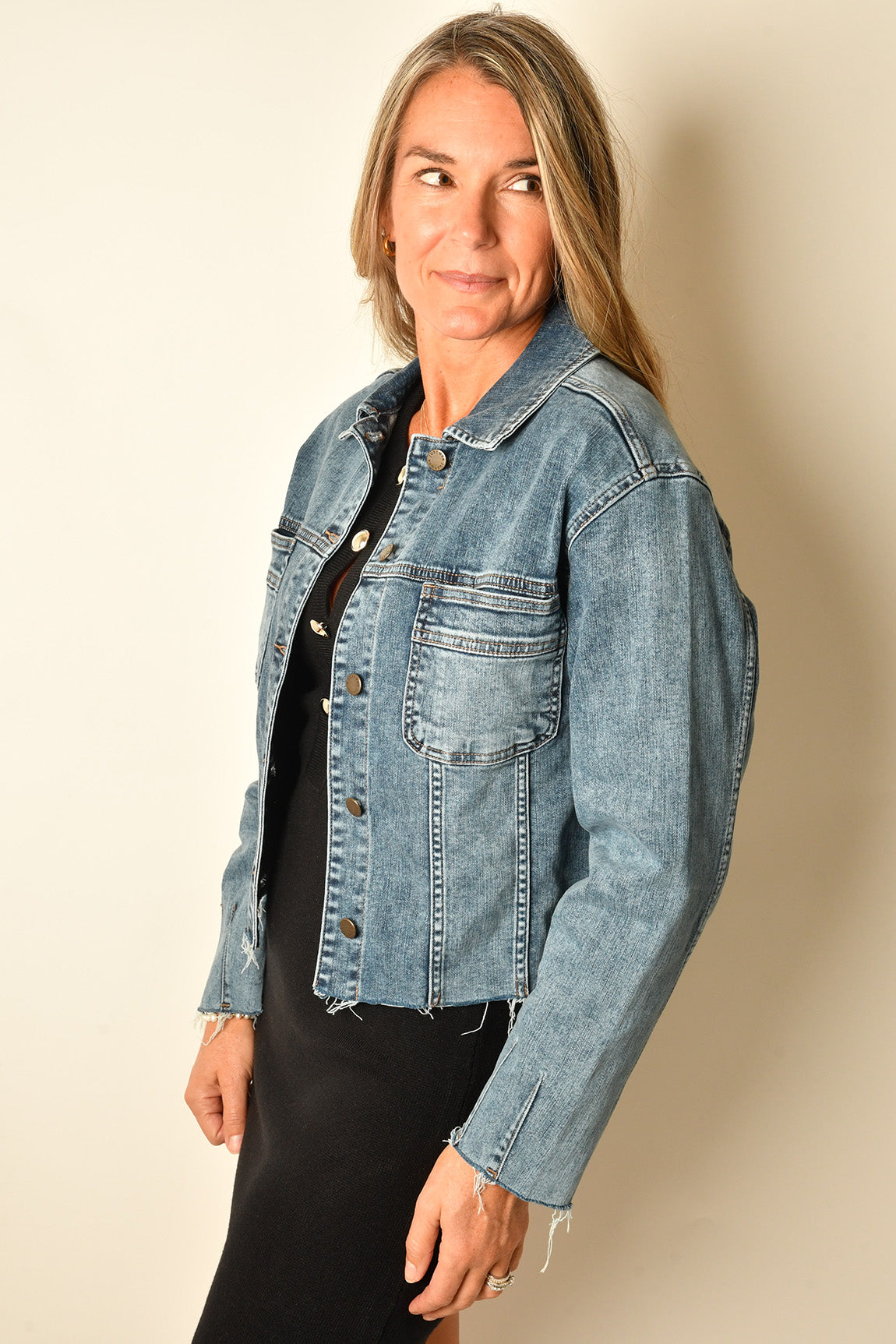 FRAYED HEM UTILITY DENIM JACKET