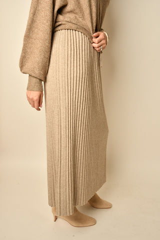 COZY LUXE PLEATED SWEATER SKIRT