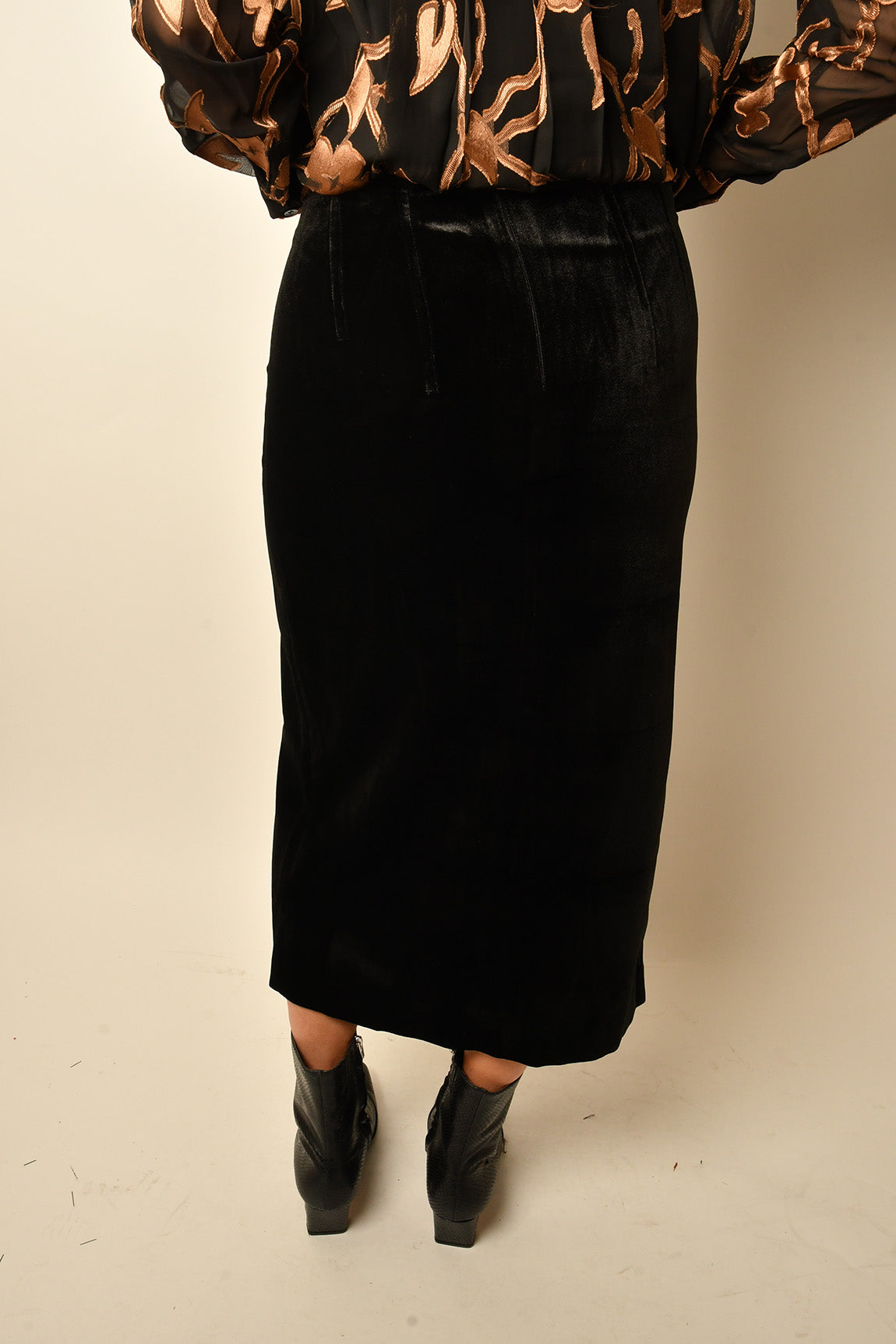 BUTTON VELVET SKIRT