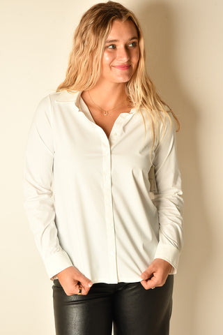 THE ESSENTIAL TECH BUTTON DOWN