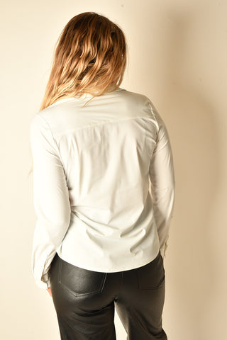 THE ESSENTIAL TECH BUTTON DOWN