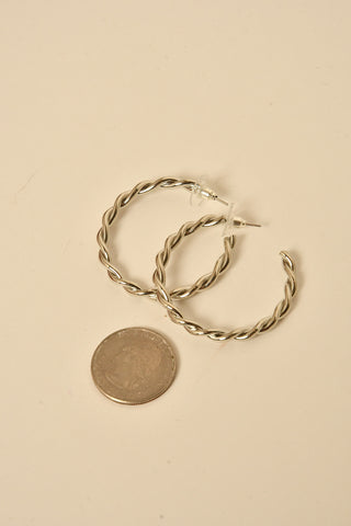 TWISTED HOOP