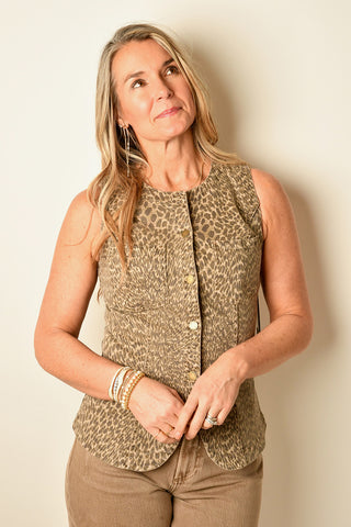 CREW NECK SPLIT FRONT VEST