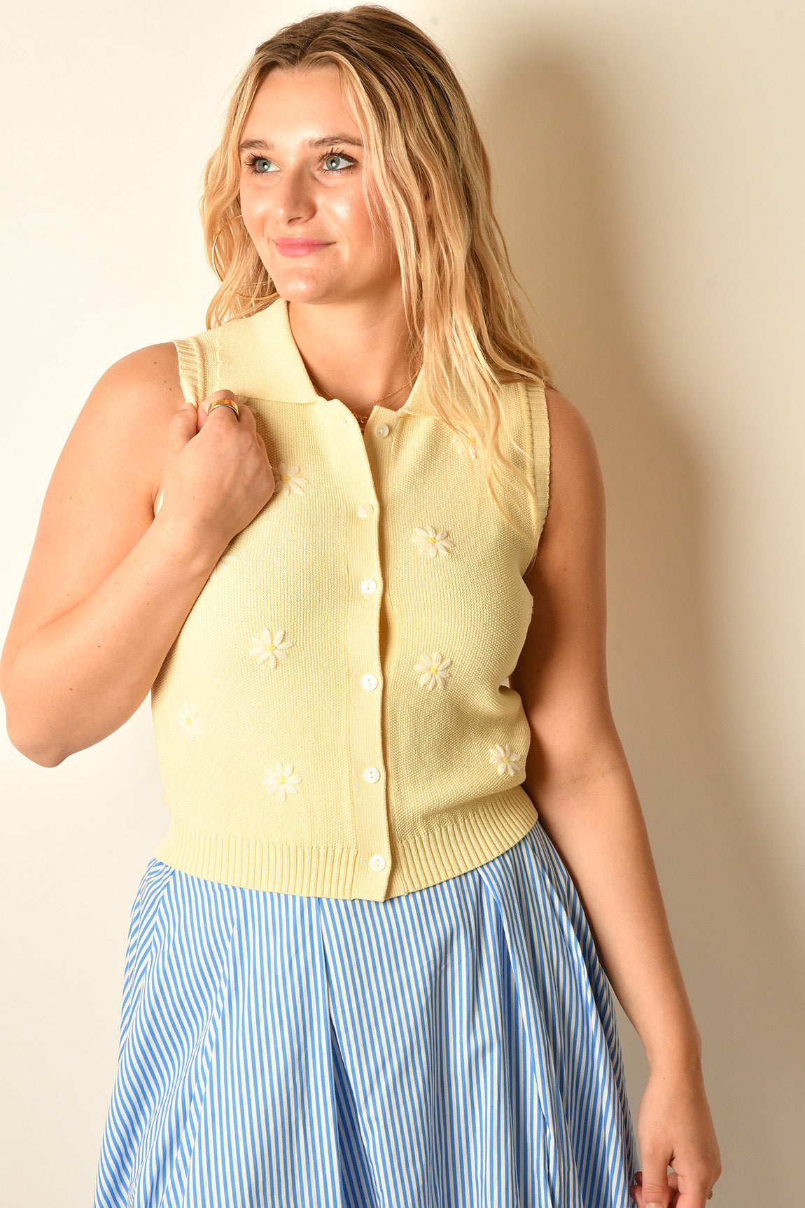 SUNNY DAISY SCALLOPED VEST
