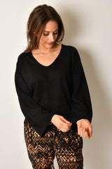 SIF V NECK SWEATER + black colorway