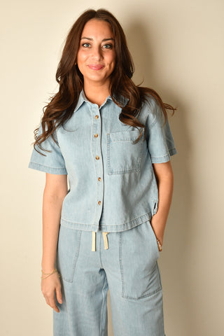 EVERYDAY DENIM BUTTON UP