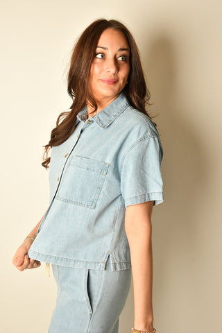 EVERYDAY DENIM BUTTON UP