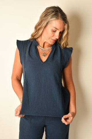 NAVY FLUTTER SLEEVE TOP
