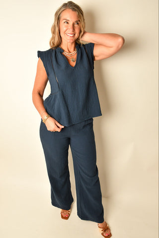 NAVY FLUTTER SLEEVE TOP