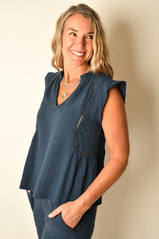NAVY FLUTTER SLEEVE TOP