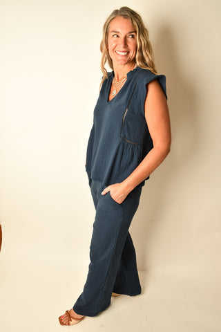 NAVY FLUTTER SLEEVE TOP