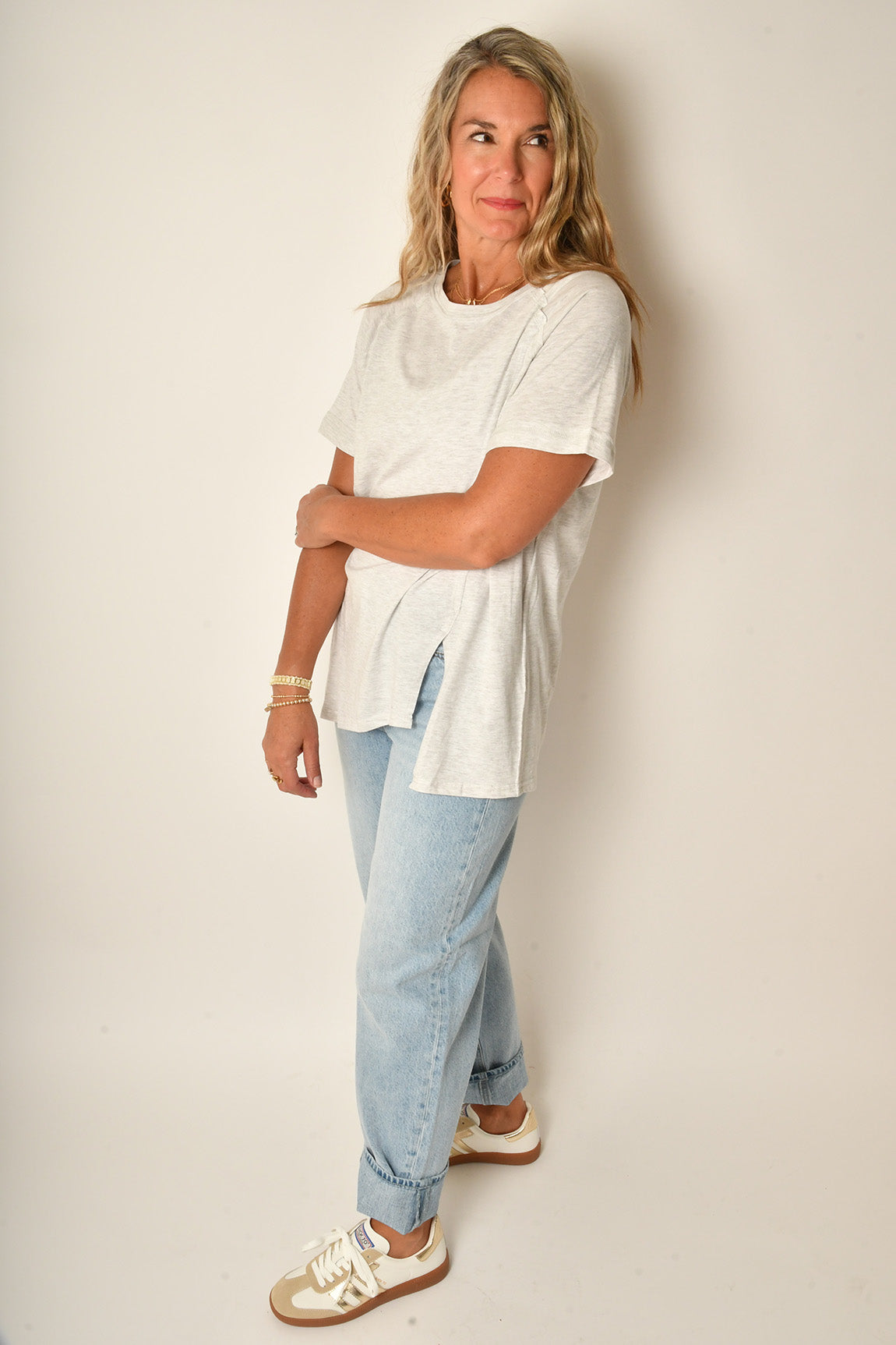 DOTTIE SLIT HEM TEE