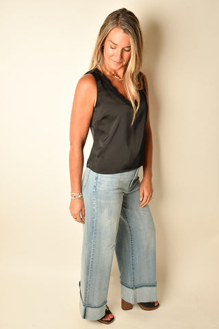 V-NECK LACE TRIM TANK