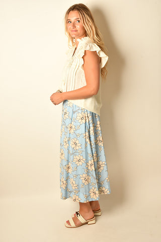 CREAM FLUTTER SLEEVE BLOUSE