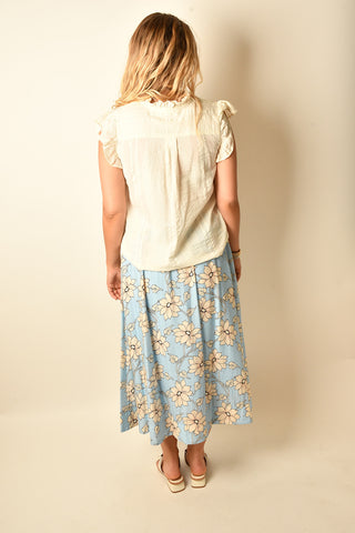 CREAM FLUTTER SLEEVE BLOUSE