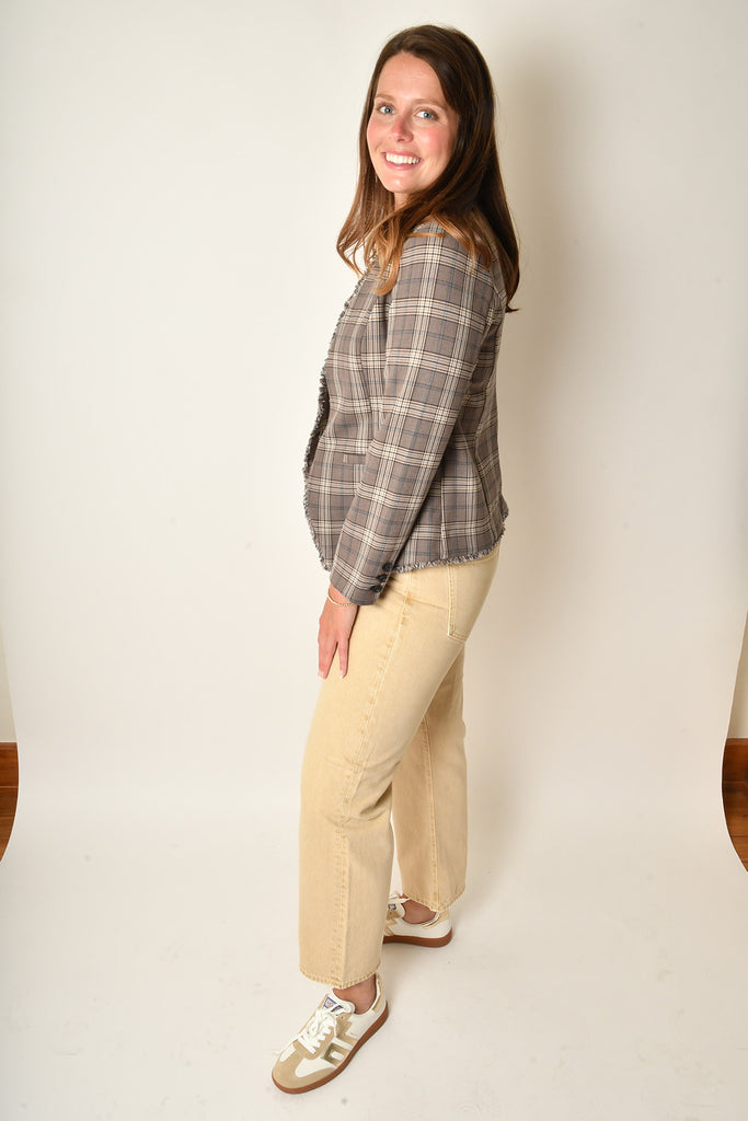 COLLARLESS FITTED BLAZER