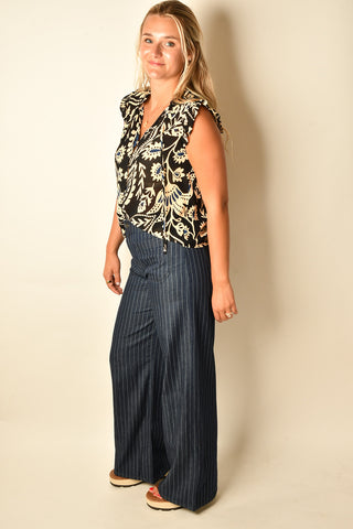 LIVING IT BEST: FLUTTER SLEEVE BLOUSE