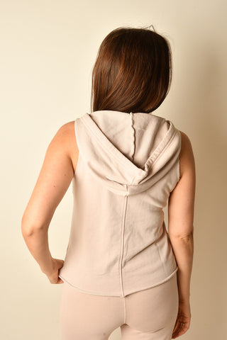 SLEEVELESS HALF ZIP HOODIE