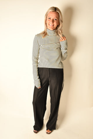 STRIPE TURTLENECK