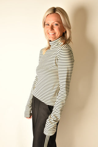 STRIPE TURTLENECK