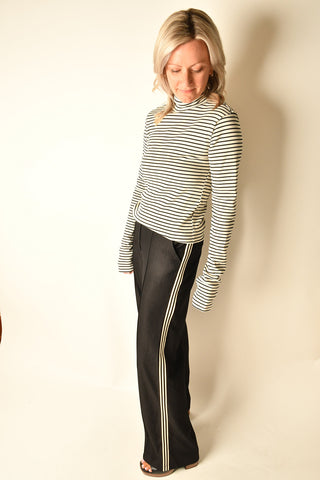 STRIPE TURTLENECK