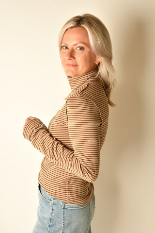 STRIPE TURTLENECK