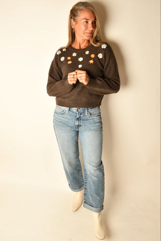 EMBROIDERED FLOWER SWEATER