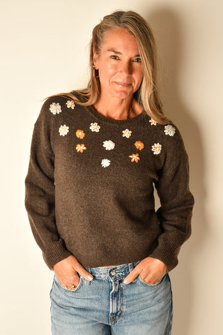 EMBROIDERED FLOWER SWEATER