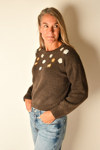 EMBROIDERED FLOWER SWEATER