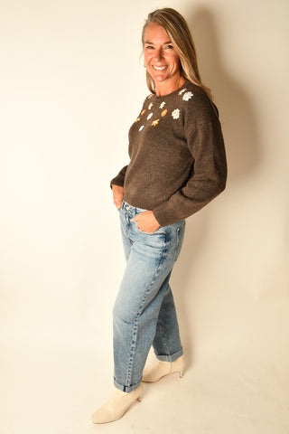 EMBROIDERED FLOWER SWEATER