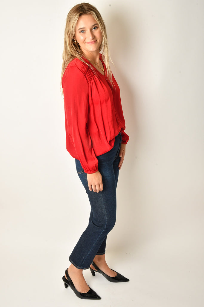 V-NECK BLOUSE WITH SHIRRING