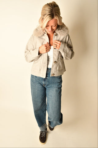 FLUFFY COLLAR BUTTON JACKET