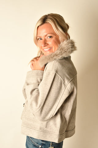 FLUFFY COLLAR BUTTON JACKET