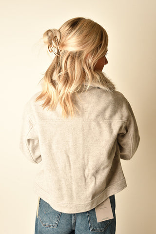 FLUFFY COLLAR BUTTON JACKET