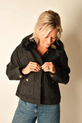 FLUFFY COLLAR BUTTON JACKET