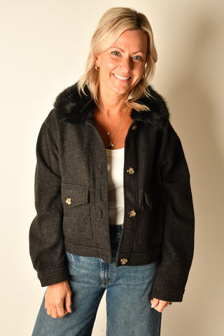 FLUFFY COLLAR BUTTON JACKET
