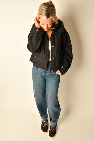 FLUFFY COLLAR BUTTON JACKET