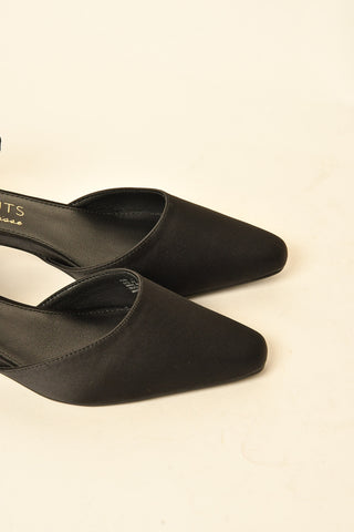 FINN KITTEN TOE PUMP